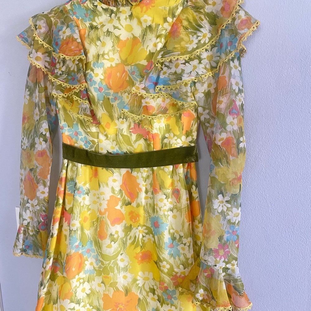 Vintage 1970s Edwardian prairie maxi dress -green Floral Ruffle Dress - Picture 4 of 14